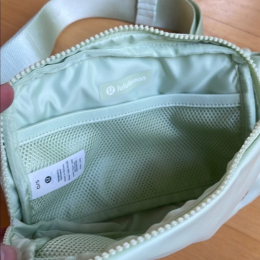 NWT Lululemon Athletica Kohlrabi Green Belt Bag with Adjustable Strap - Picture 3 of 9